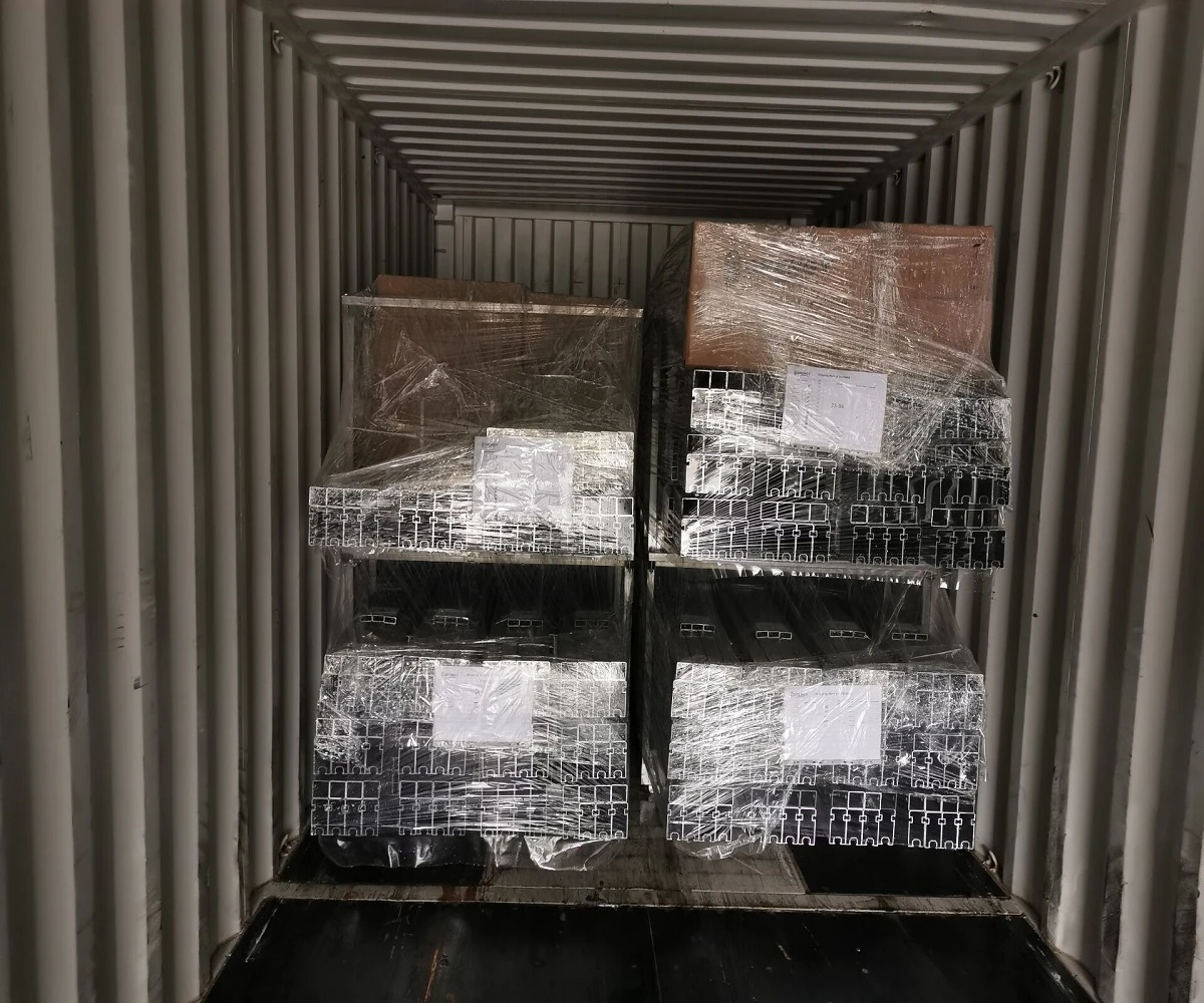 packing of seam clamp metal roof